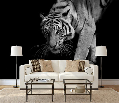 Тигр в ночи в интерьере гостиной с диваном