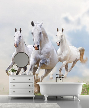 Белые лошади в интерьере ванной